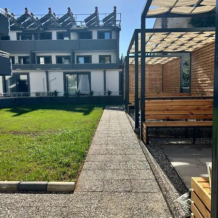Blue House Garden 4 * Side